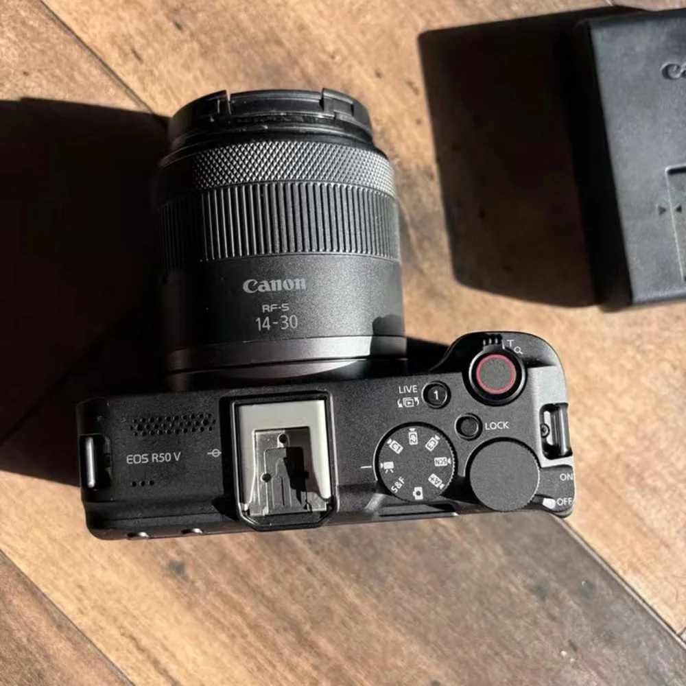 Canon Black Mirrorless Camera with 14-30mm Lens and Charger